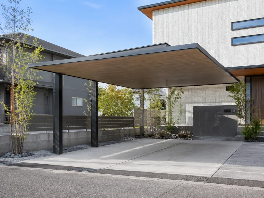 Single-post (cantilever) carport