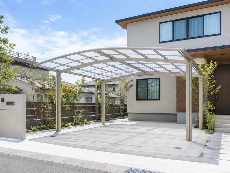 Light-transmitting carport
